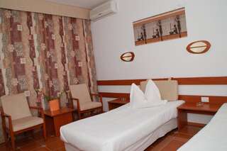 Отель Hotel 2D Resort and Spa Нептун Двухместный номер с 1 кроватью или 2 отдельными кроватями - Первый этаж-1